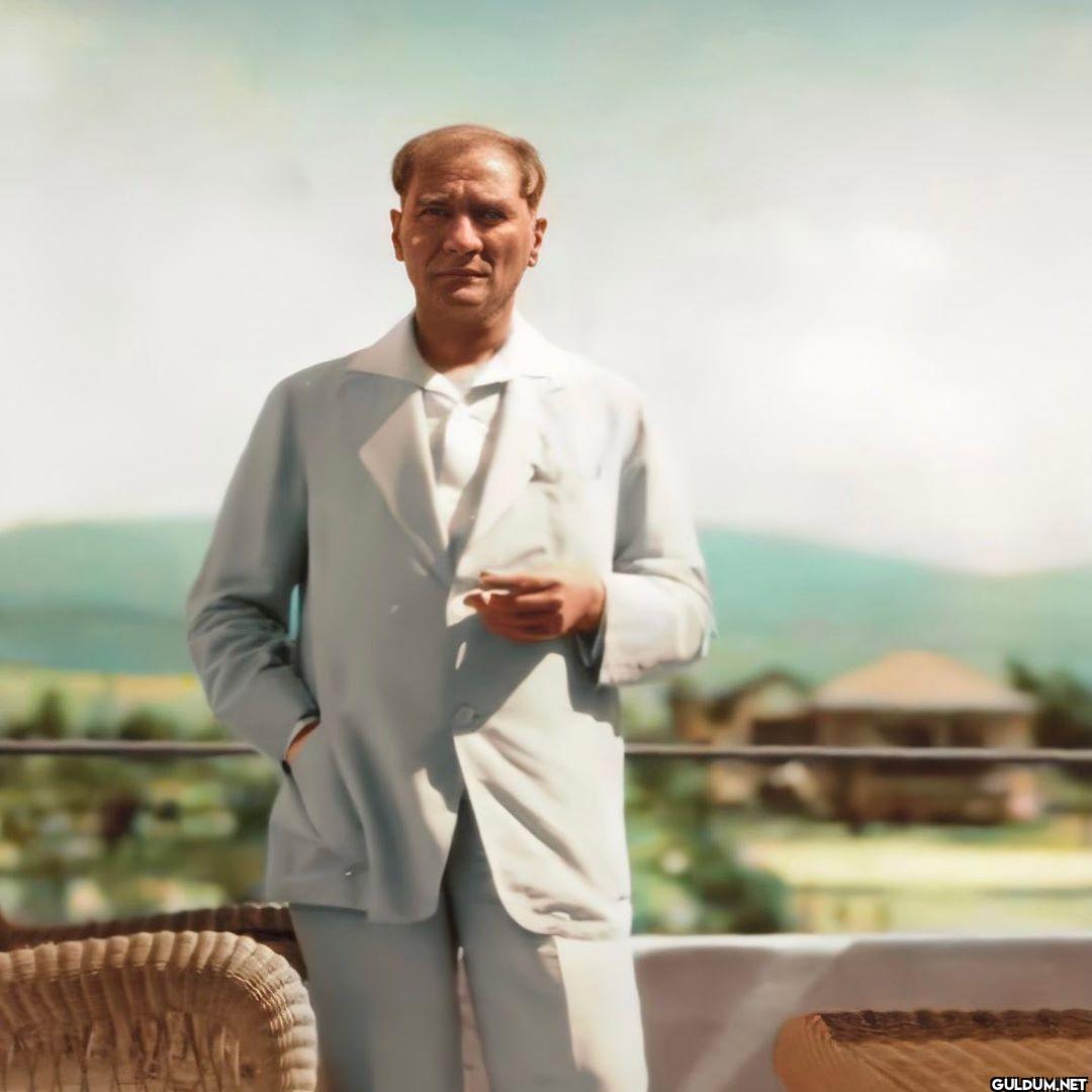 Fotoğraflarda , Atatürk'ün...
