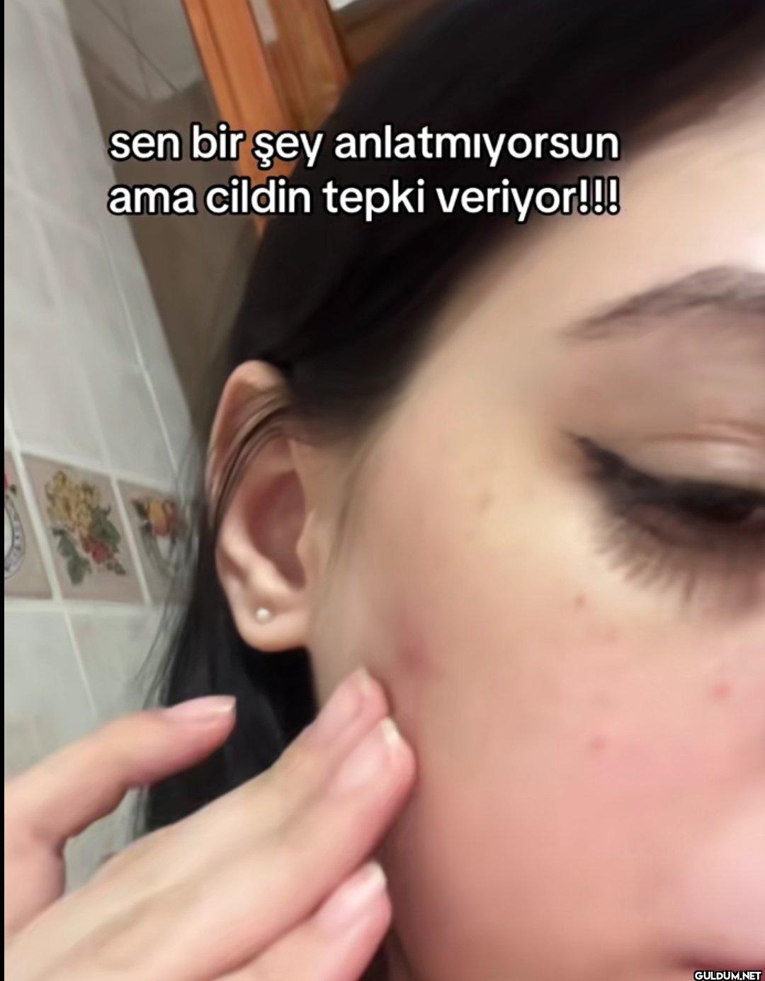 sen bir şey anlatmıyorsun...
