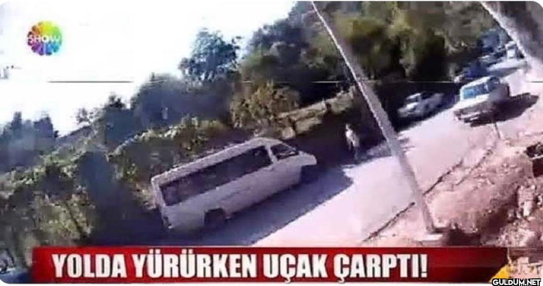 SHOW YOLDA YÜRÜRKEN UÇAK ÇARPTI!