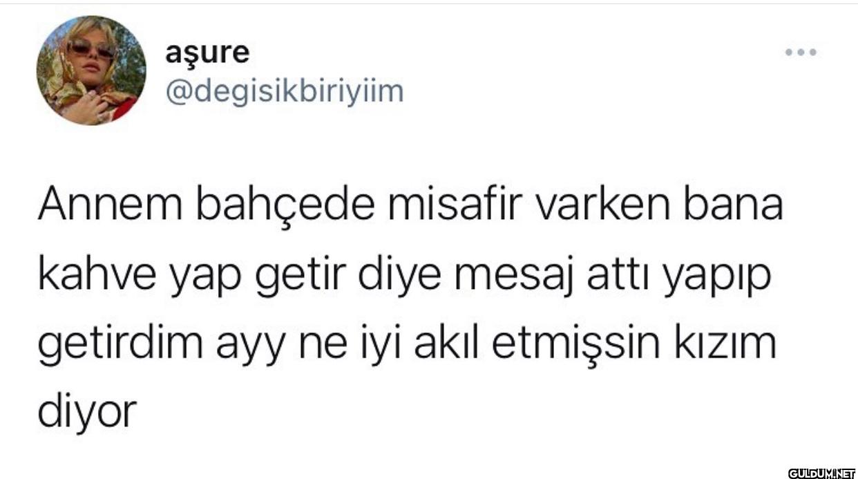 Annem bahçede misafir...