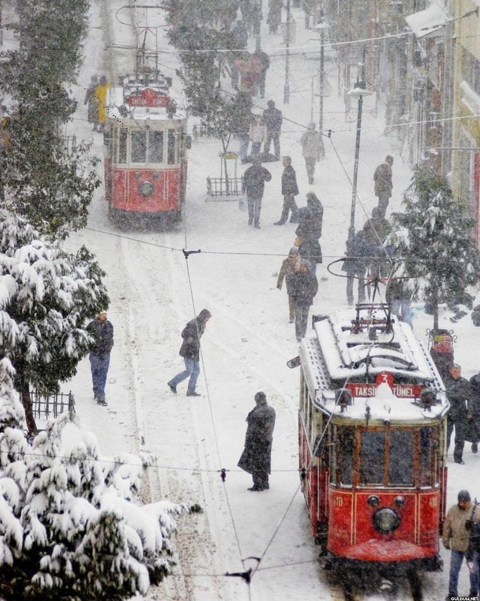 📍İstiklal caddesi, 2001   ...