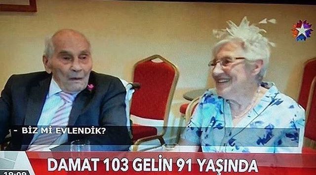 - Biz mi evlendik?

Damat...
