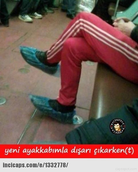 yeni ayakkabımla dışarı çıkarken.