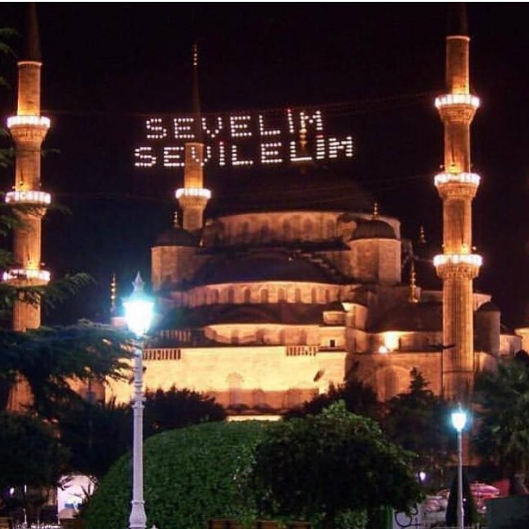 sevelim 

sevilelim
