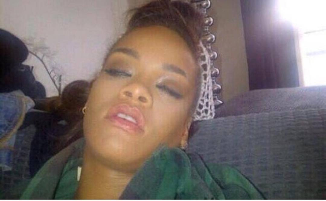 İftarı bekleyen Rihanna