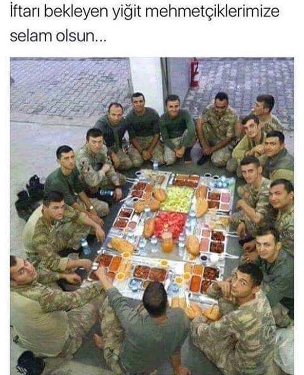 İftarı bekleyen yiğit...