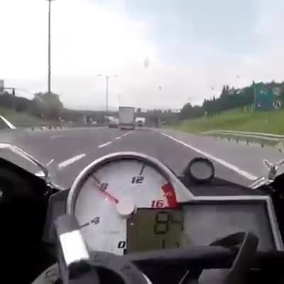 Doblo vs Nissan GTR
