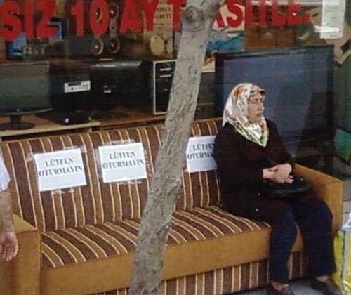 LÜTFEN OTURMAYIN 
LÜTFEN...
