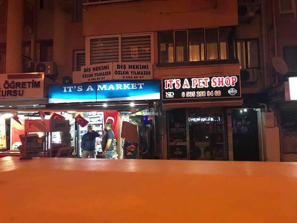 IT'S A MARKET

IT'S A PET SHOP