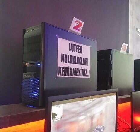 LÜTFEN
KULAKLIKLARI
KEMİRME...