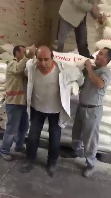 "yarın gel kamyon olarak işe başla"
"Seyit unbaşı"