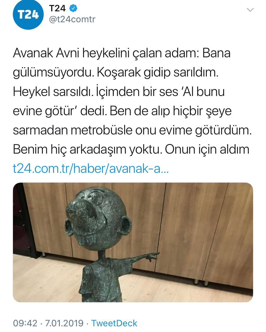 Avanak Avni heykelini...