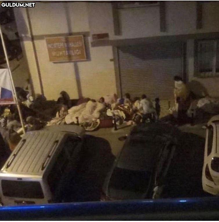 Evin içinde yatsanız daha...
