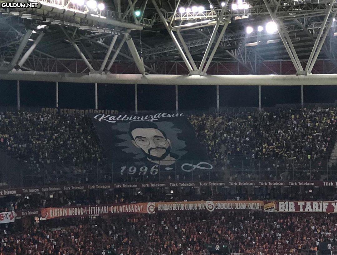 Fenerbahçe tribünü geçen...
