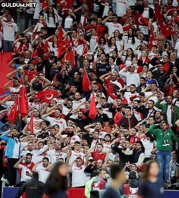 gol sonrası tribünden...