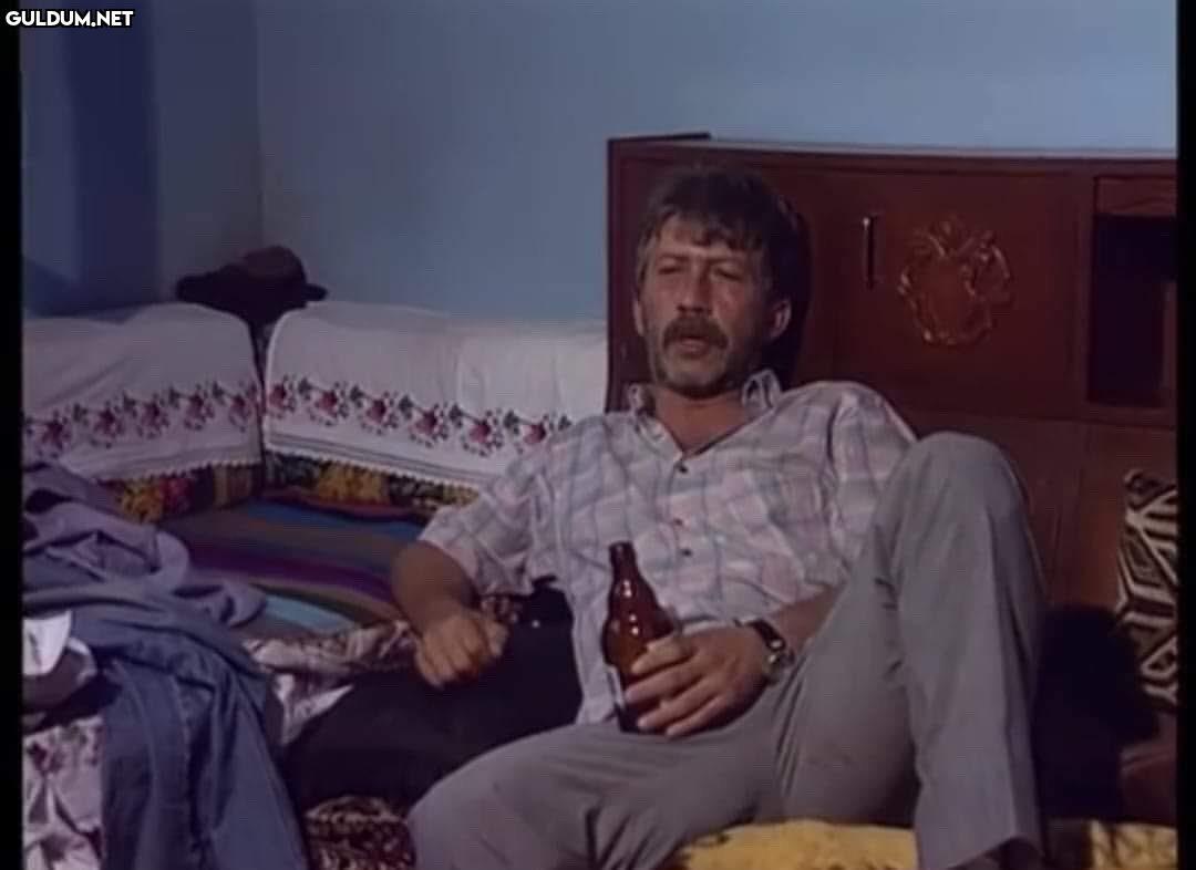 eve gelindi, kanepeye...