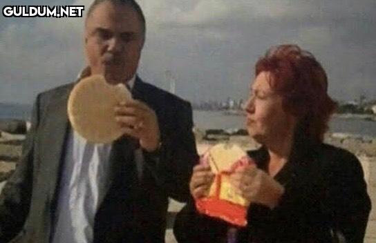 Birlikte kağıt helva yemek...