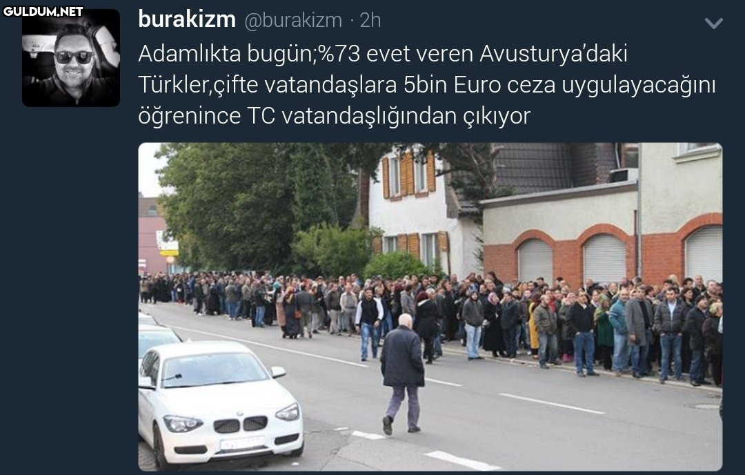 Yıllar önceki foto.
...