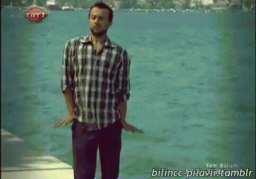 Iskelede Mecnun dansı.