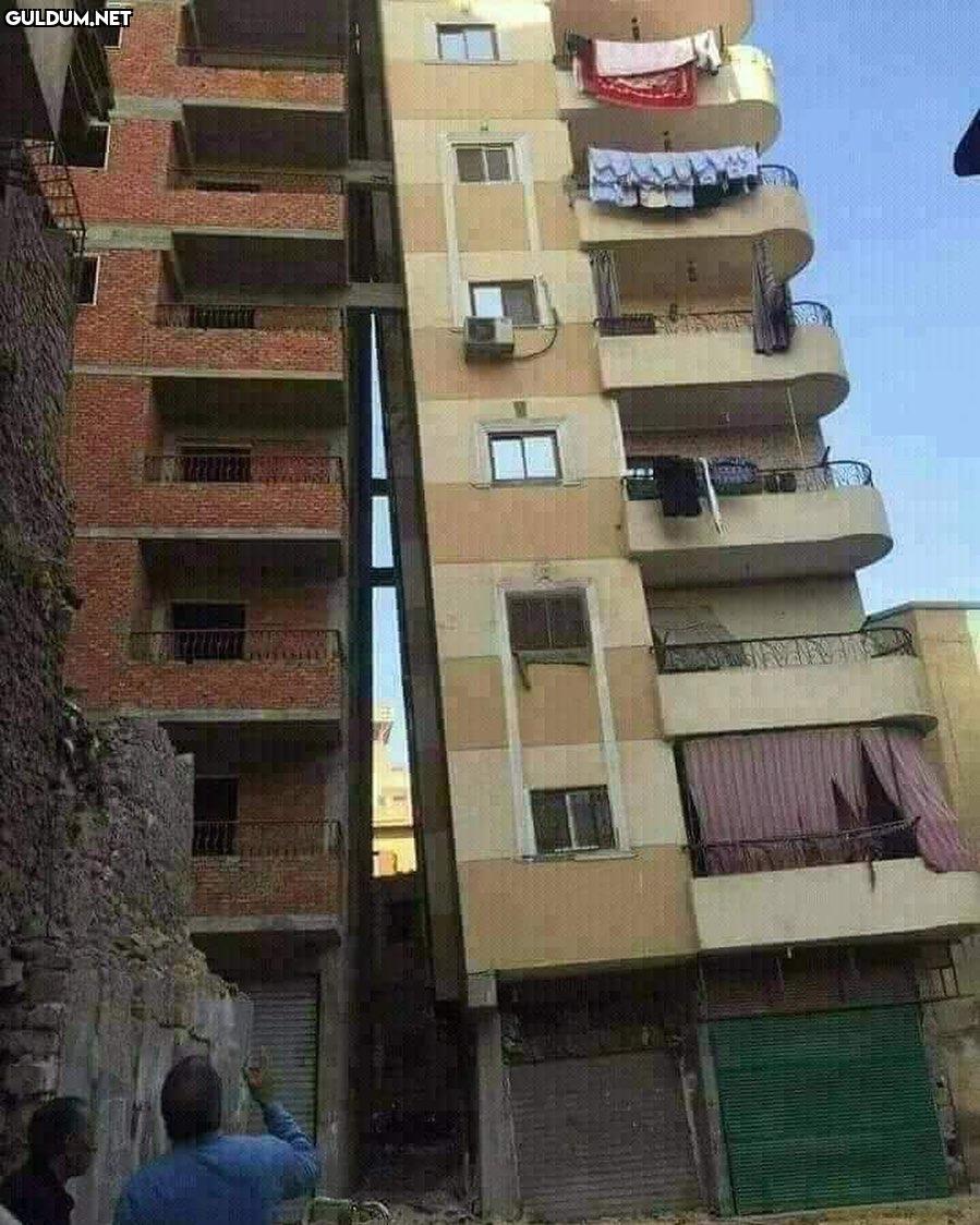 Montun fermuarı alttan attı