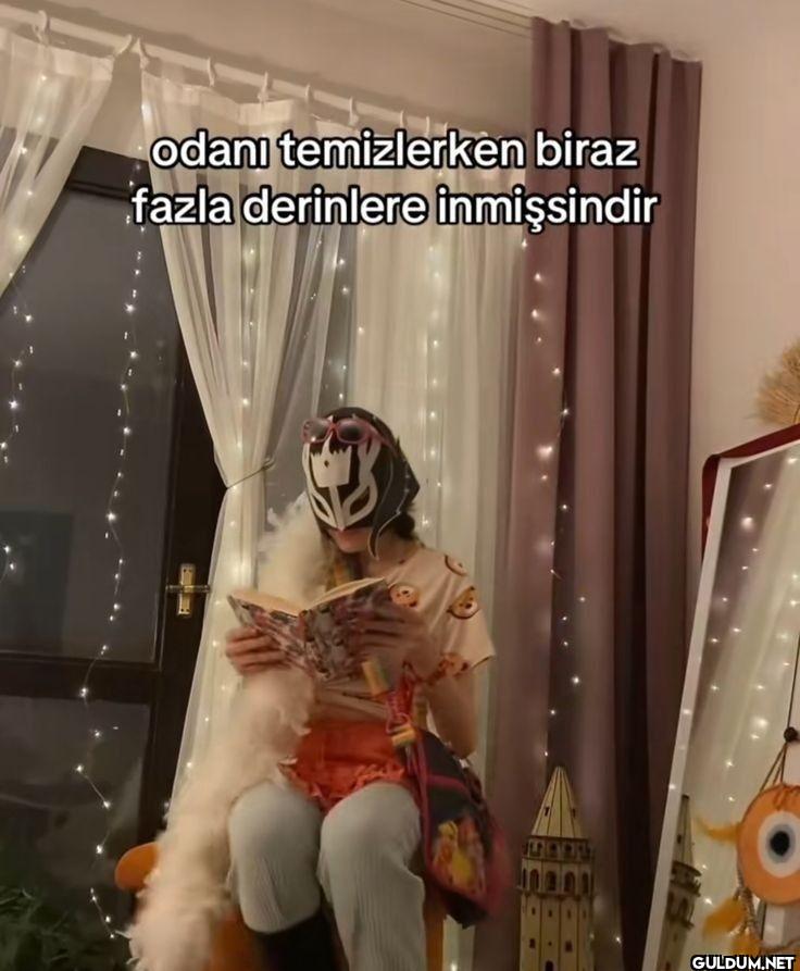 odanı temizlerken biraz...