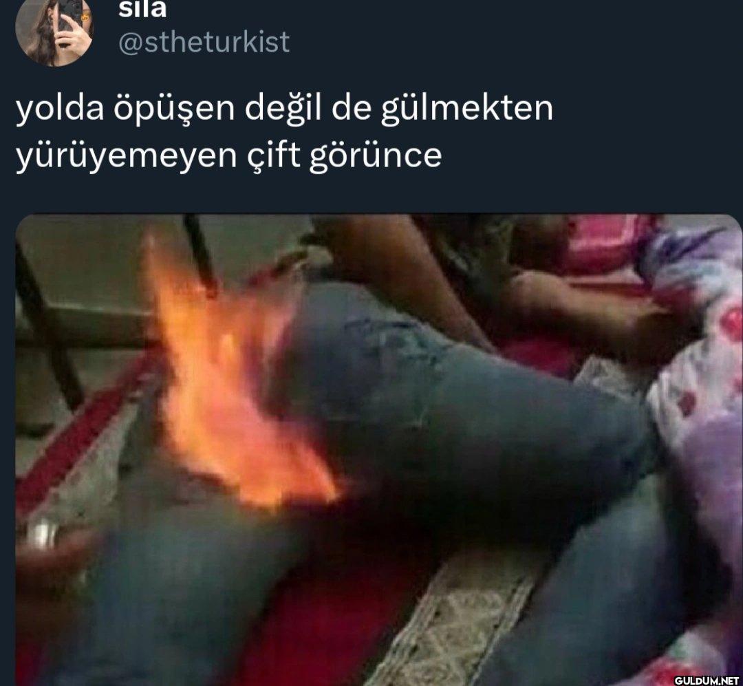 yolda öpüşen değil de...