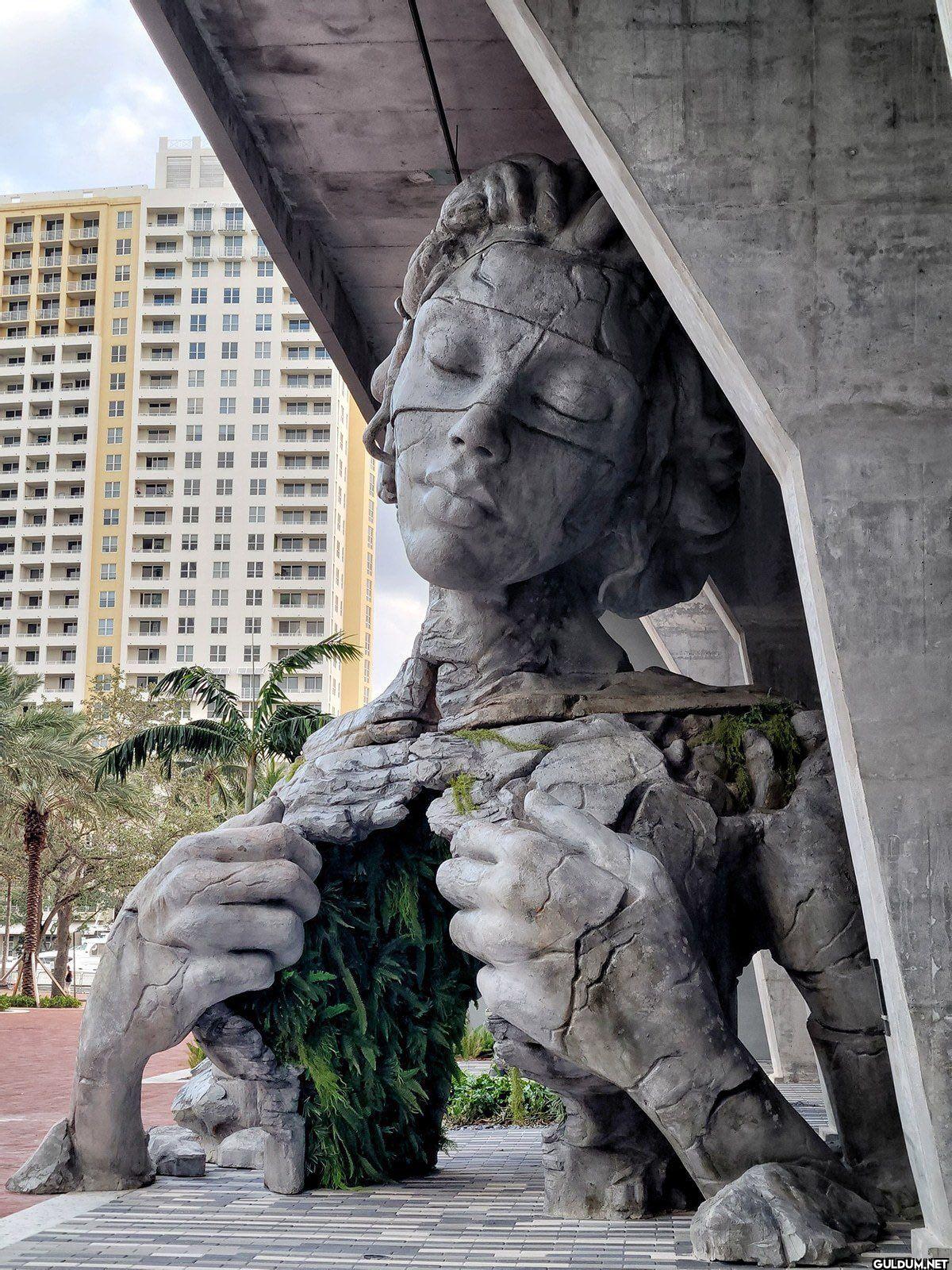 Loving this sculpture...