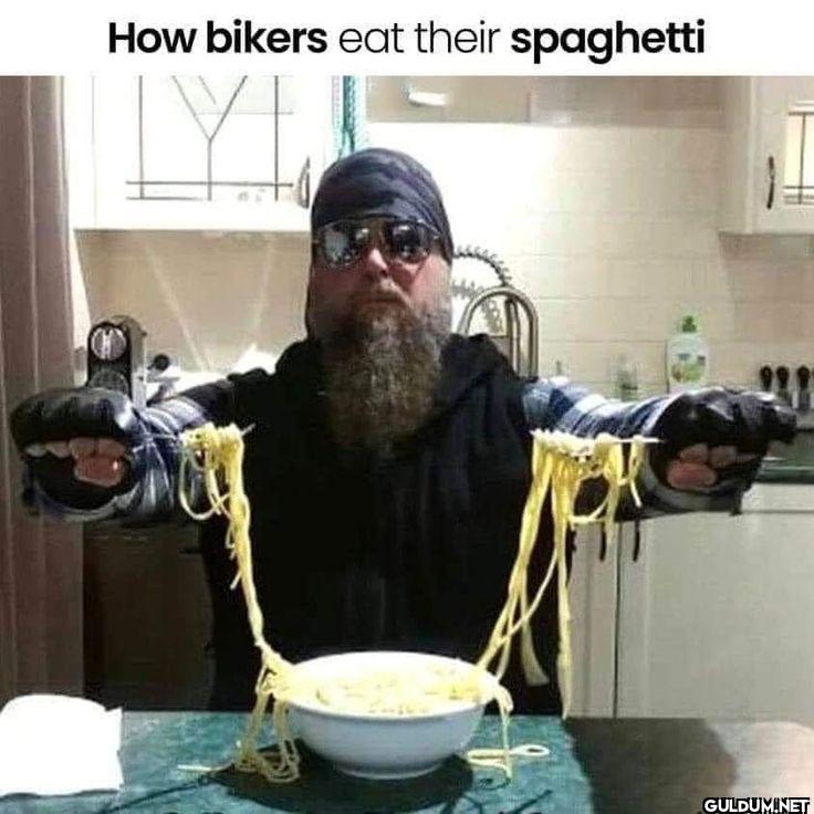 How bikers eat their spaghetti བུ་