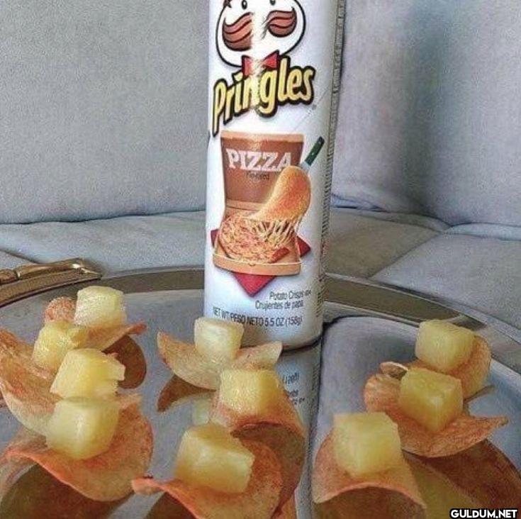 ︎ ︎ ︎ ︎    Pringles PIZZA...