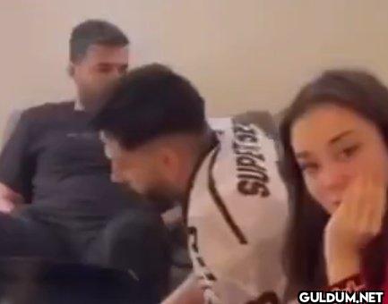 Şu saç traşına sahip...