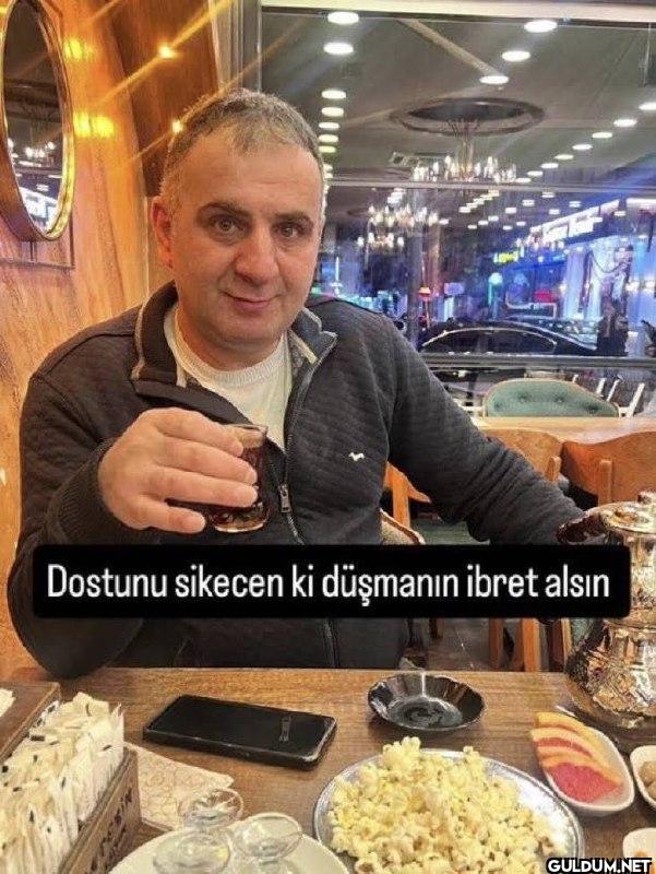 Dostunu sikecen ki...