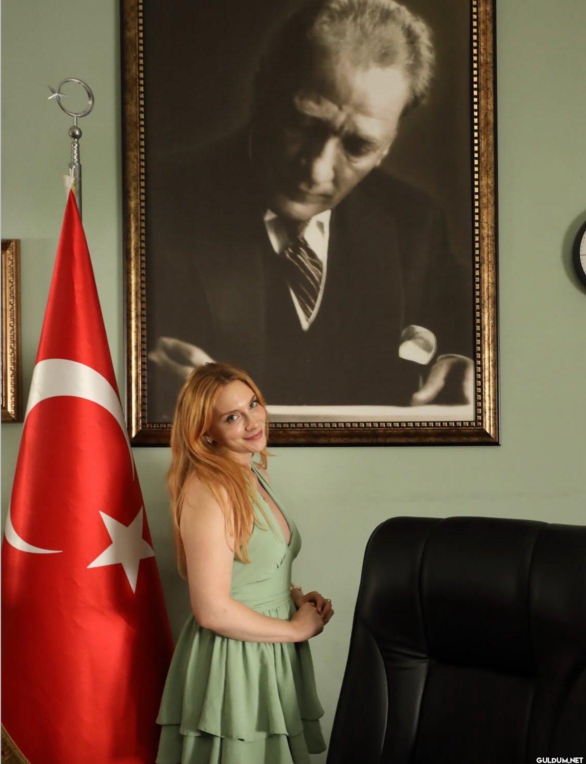 Oyuncu Hayal Köseoğlu'nun...