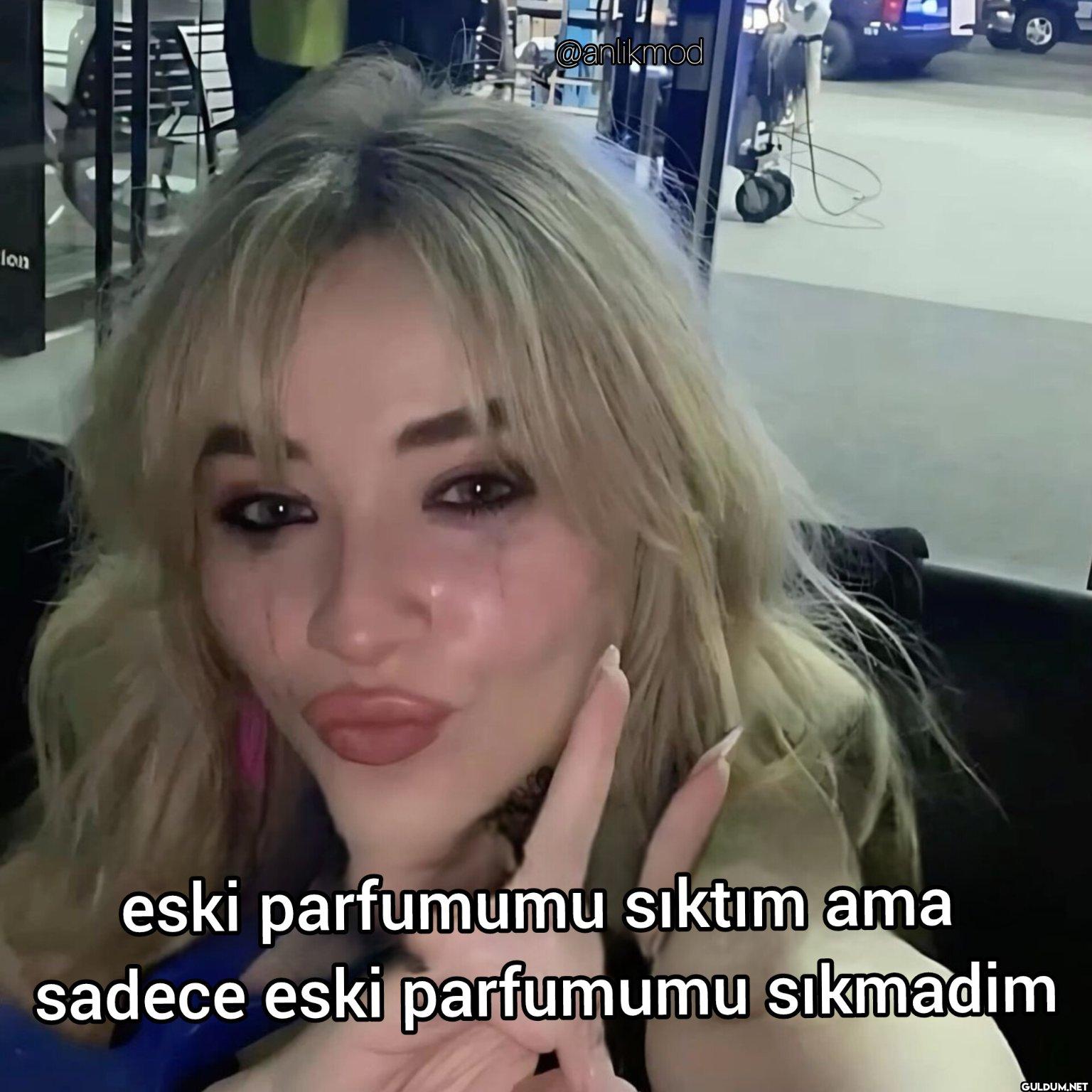eski parfumumu sıktım ama...