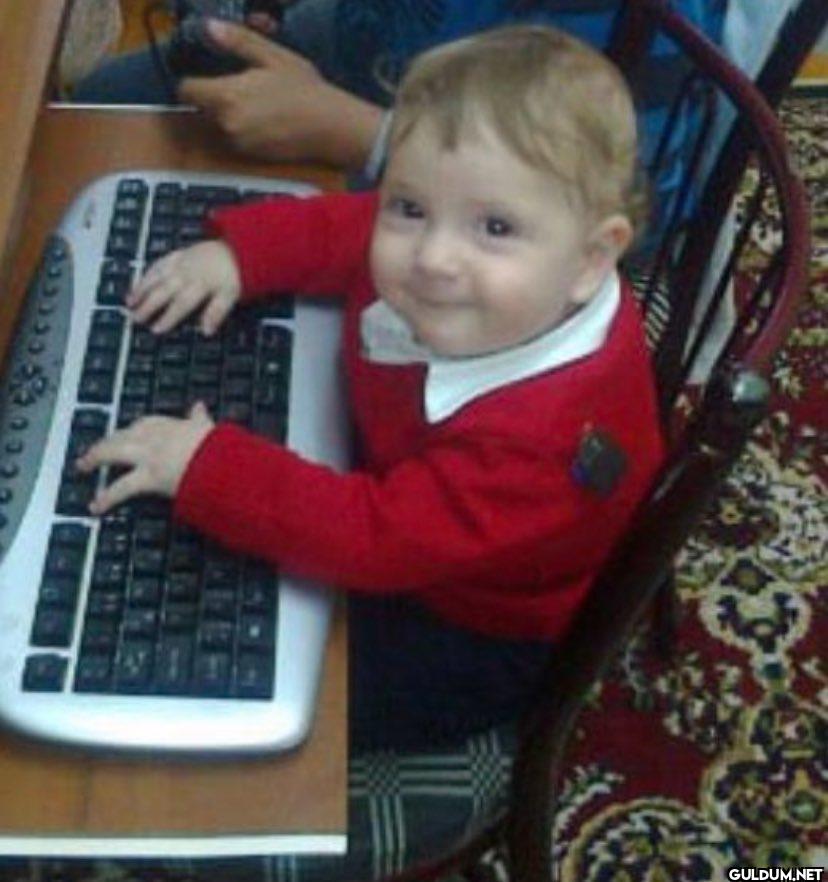 klavyeyle fifa mı oynuyor ...