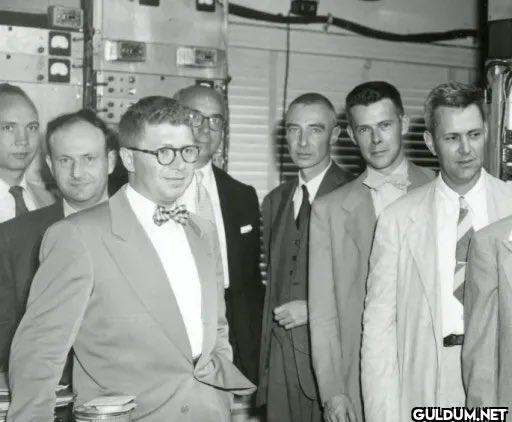 Strauss ve Oppenheimer...