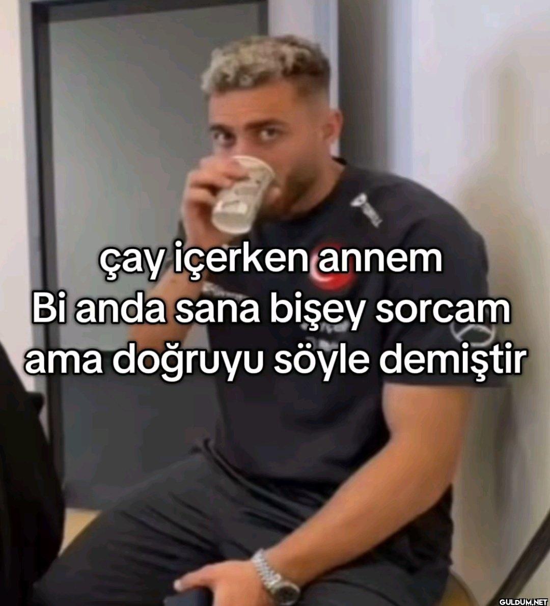 çay içerken annem Bi anda...