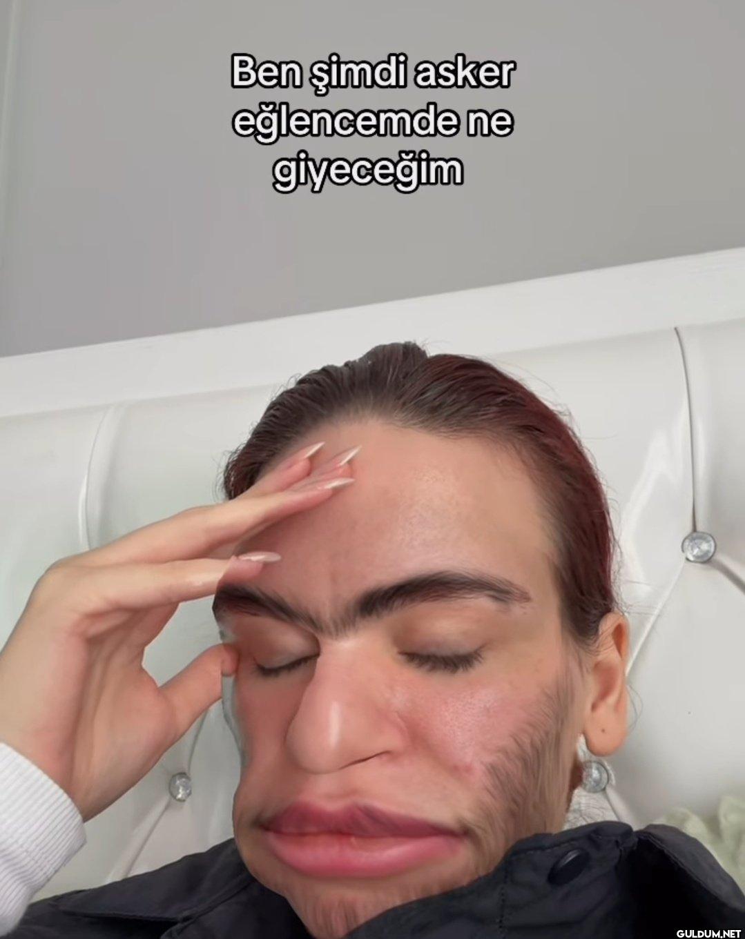 Ben şimdi asker eğlencemde...
