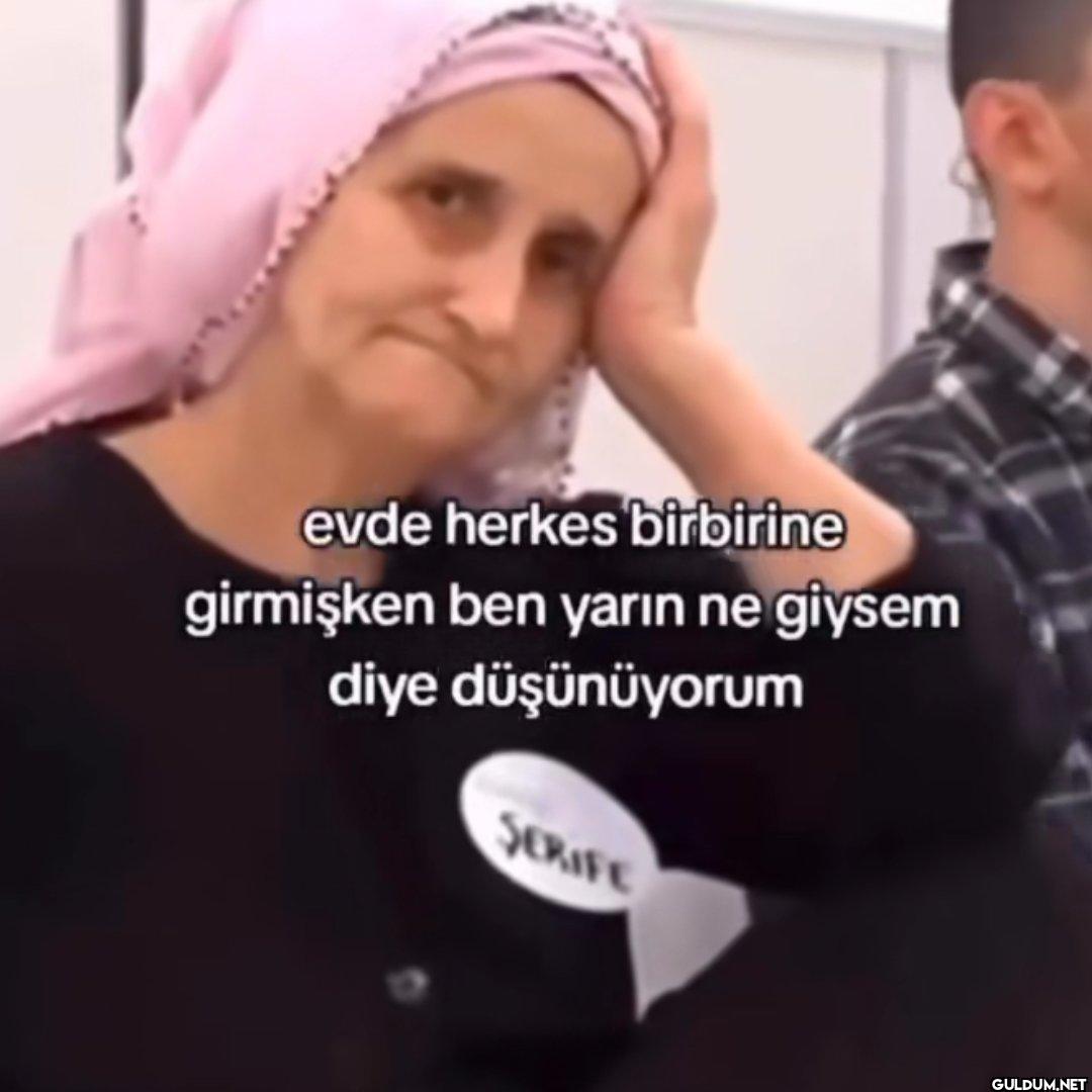 evde herkes birbirine...