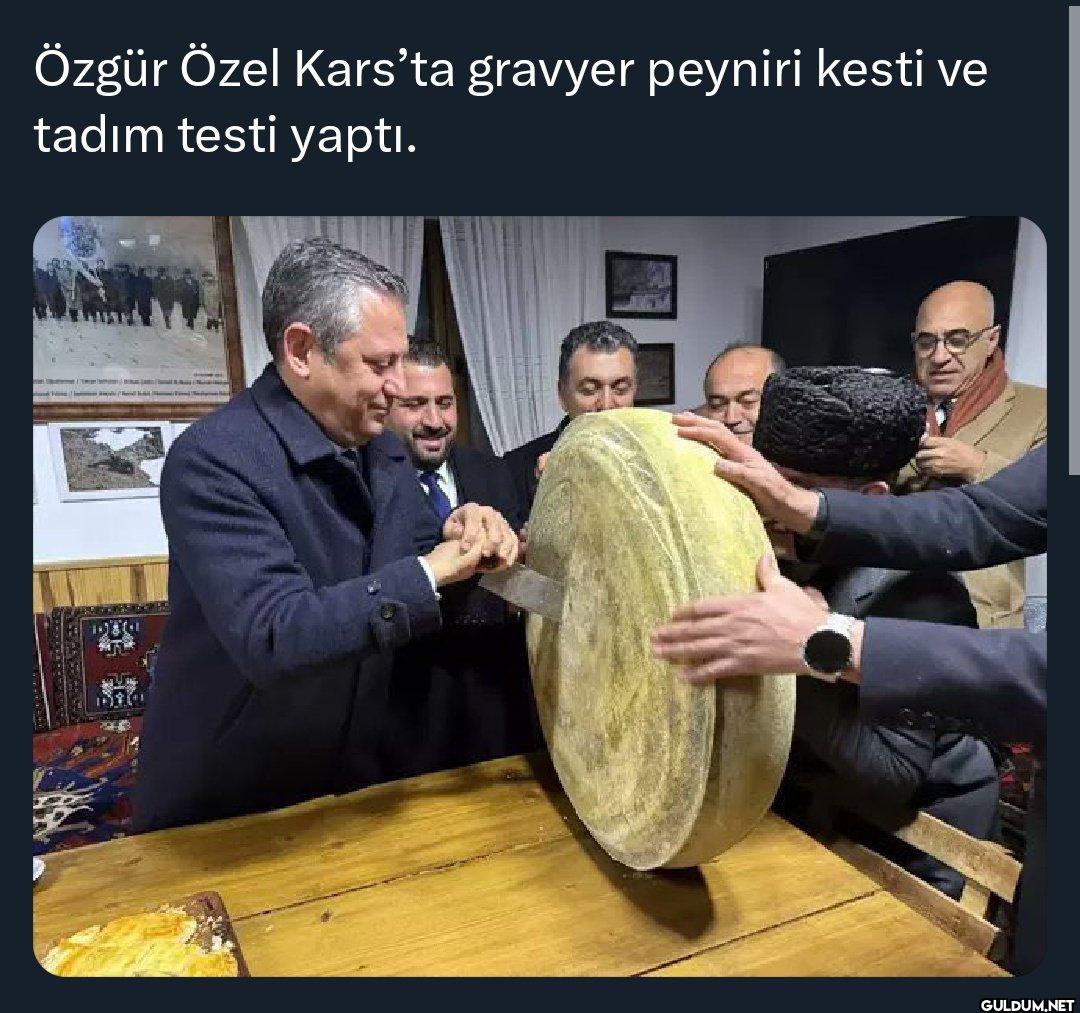 Mahalle yanarken Özgür...