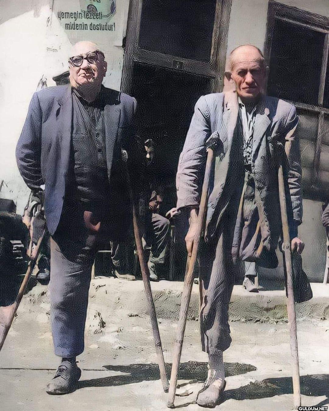 1957, Çanakkale'ye iki...