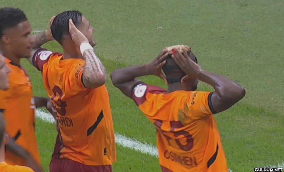 Osimhen’den Mauro Icardi...