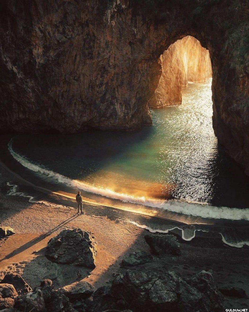 11. Arcomagno plajı, İtalya