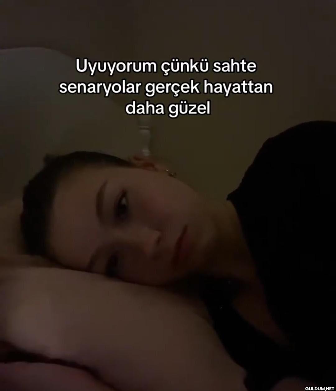 Uyuyorum çünkü sahte...
