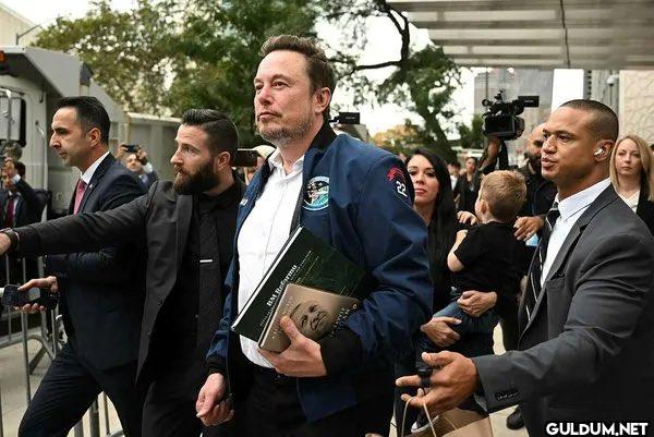 O sırada Elon Musk 😅🤭    M Reform