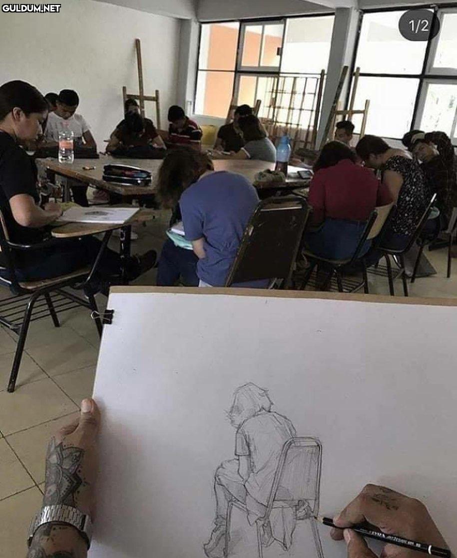 kendi saçıyla portesini...