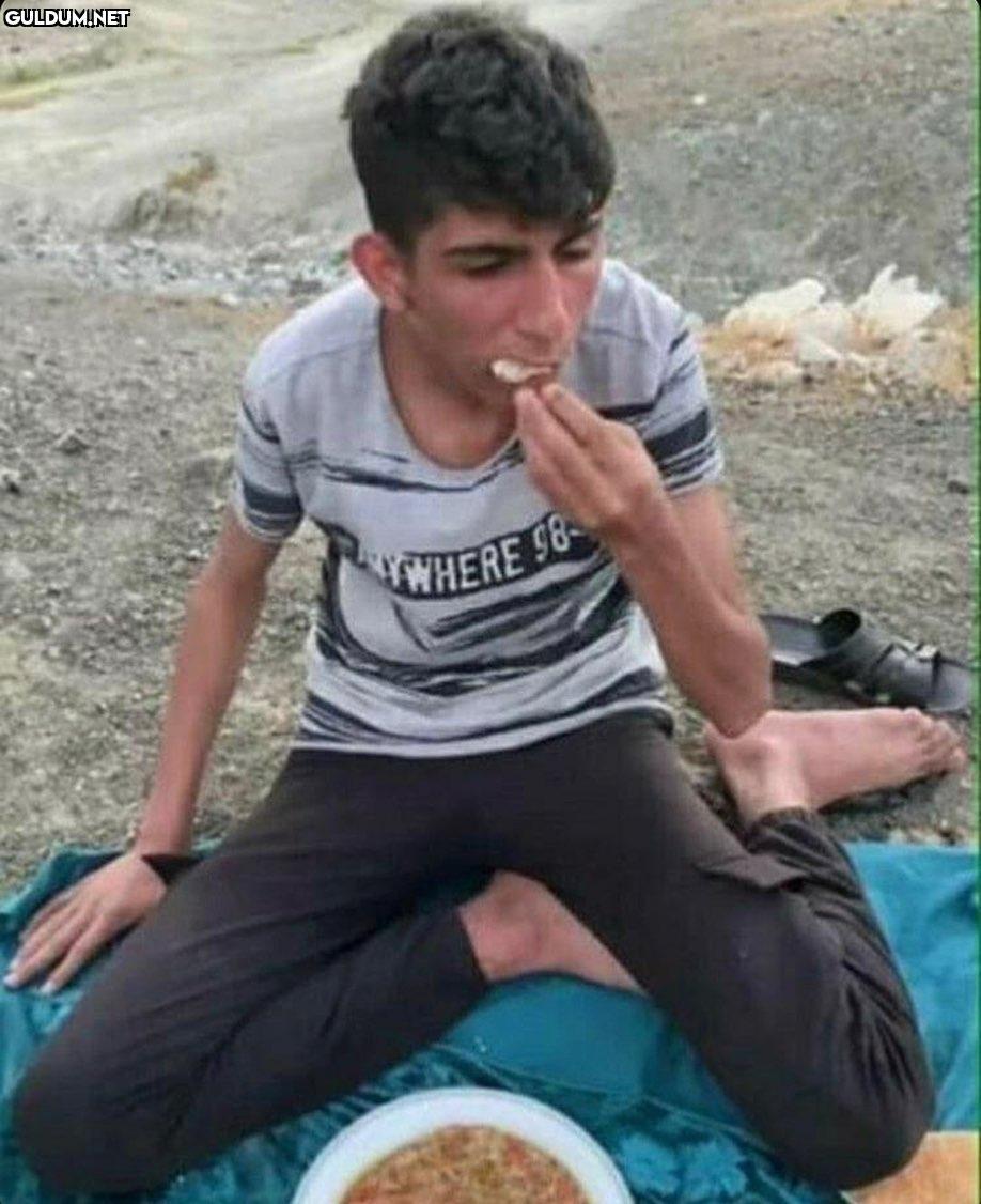 Taha duymaz Ekmek yiyor