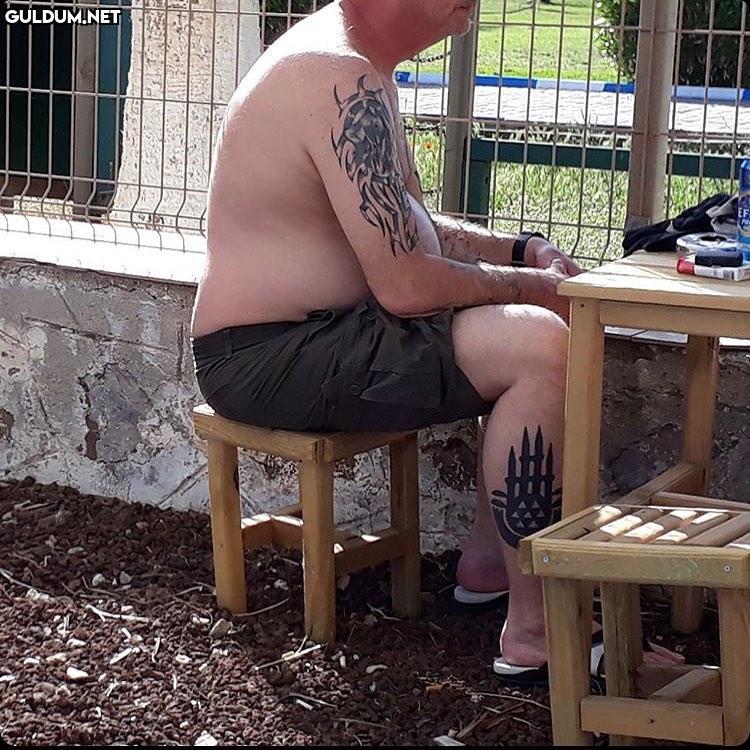 Bacağına İBB dövmesi...