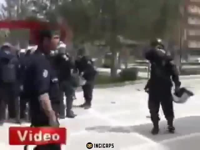 Sosyal medyada popüler olan efsanevi bir videodan bahsediliyor.