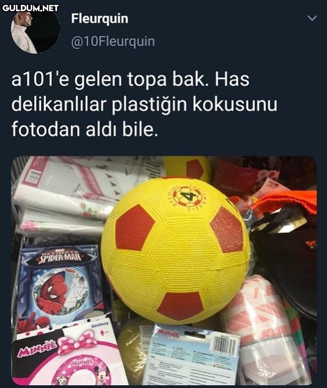 Fotoğrafa bakarken kulağım...