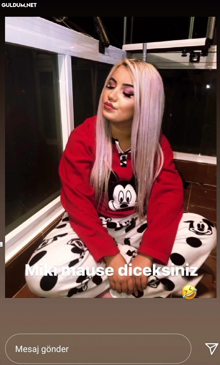 Bunlar makyajlı mı uyuyor ...